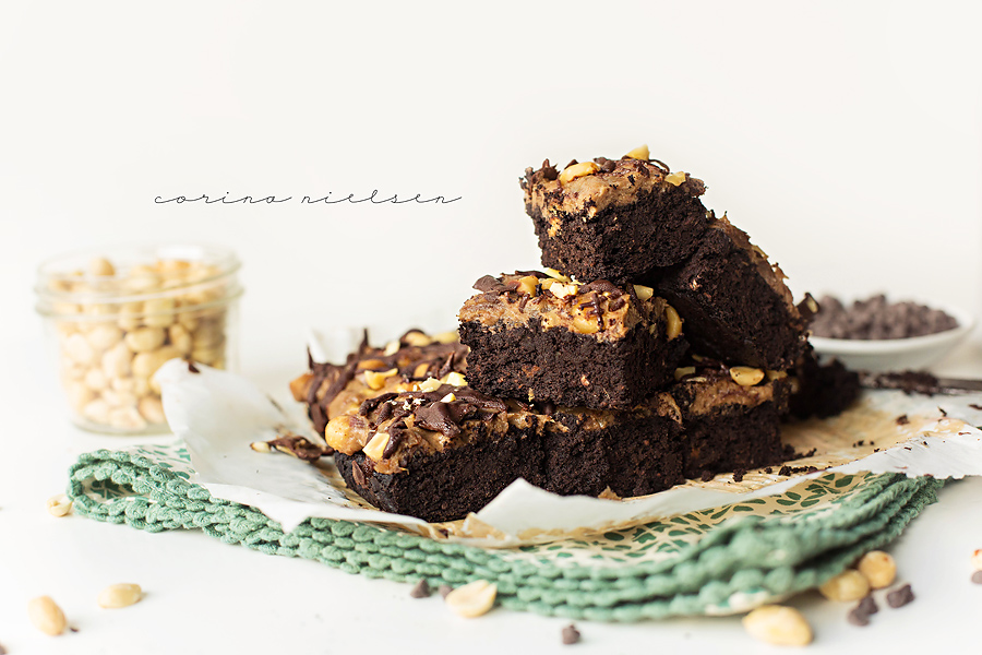 Corina Nielsen- Live Fit Snickers Brownies 6