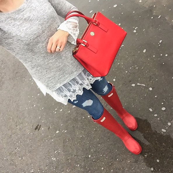 outfits with red rain boots