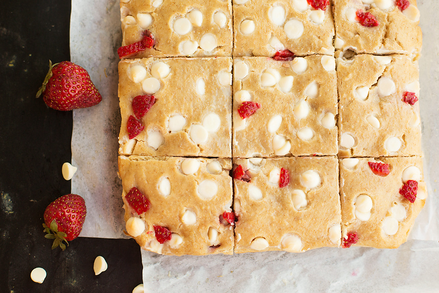 white chocolate strawberry blondies