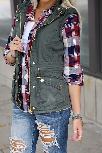 Ways To Rock a Cargo Vest: Corina Nielsen- Live Fit