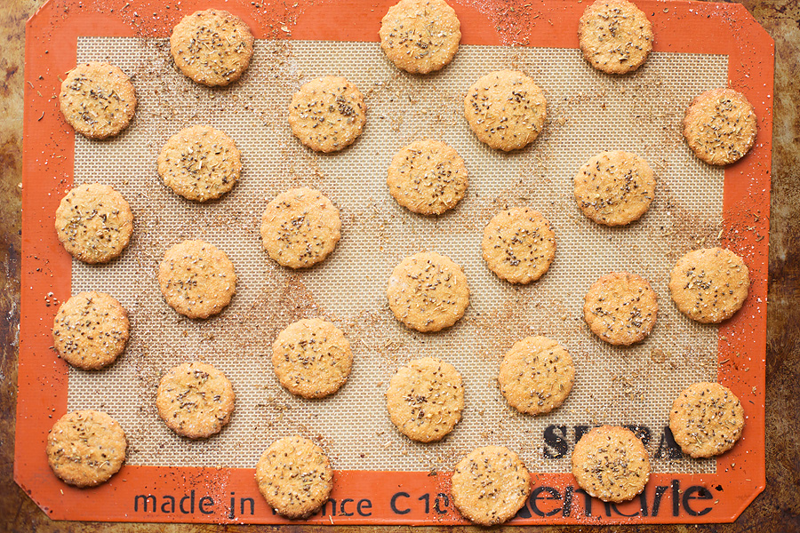 Super Food Crackers & Hummus