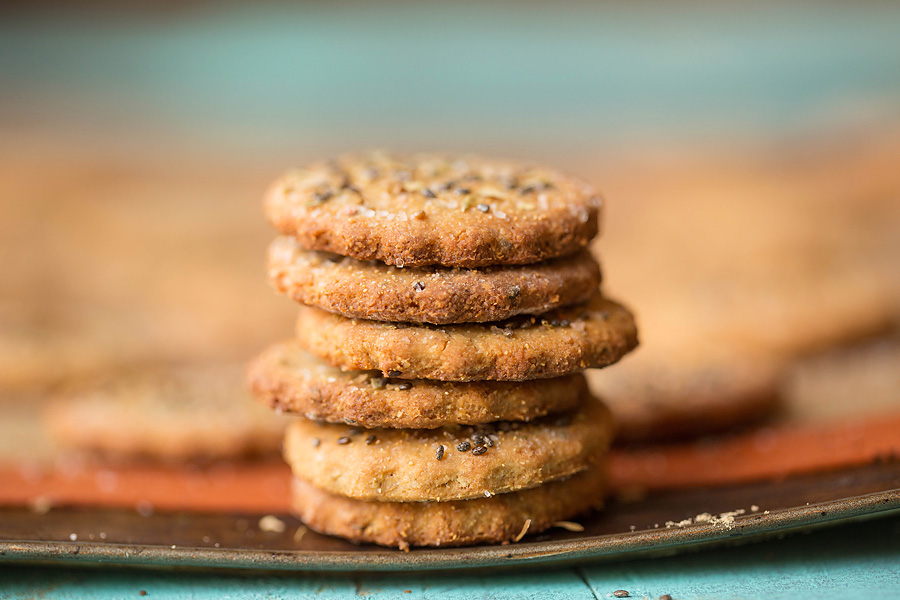 Super Food Crackers & Hummus