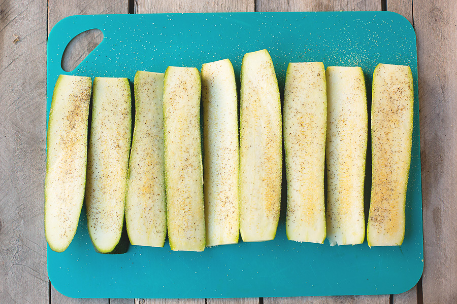 Keto Garlic Zucchini Hummus